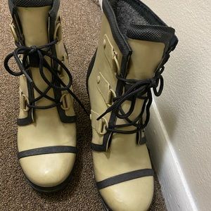 RARE waterproof tan and black Sorel Women's Joan of Arctic Wedge II rain Boots